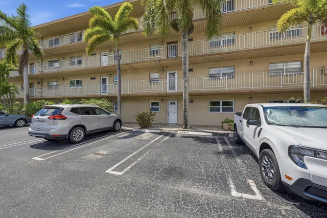 Unit 112 photo 25