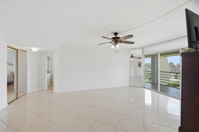 Unit 603 photo 5