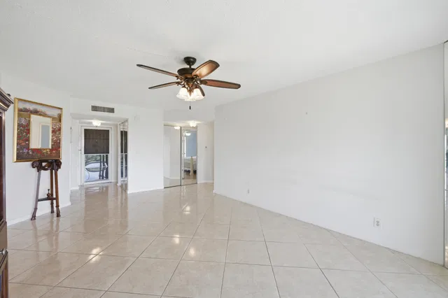 Unit 603 photo 6
