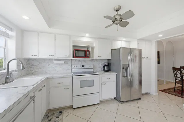 Unit 603 photo 14