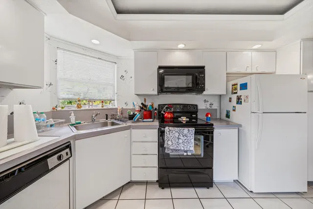 Unit 502 photo 9