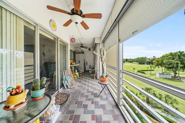 Unit 502 photo 11