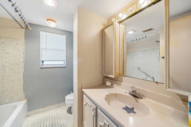 Unit 502 photo 15
