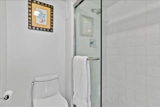 Unit 805 photo 20