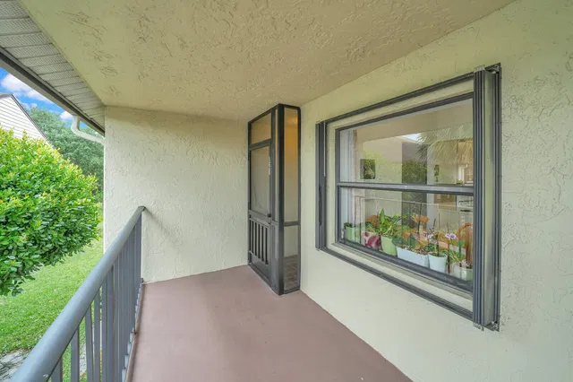 Unit 821 photo 2