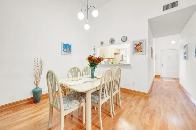 Unit 821 photo 9