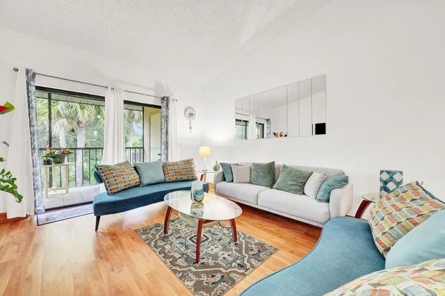 Unit 821 photo 12