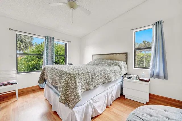 Unit 821 photo 14
