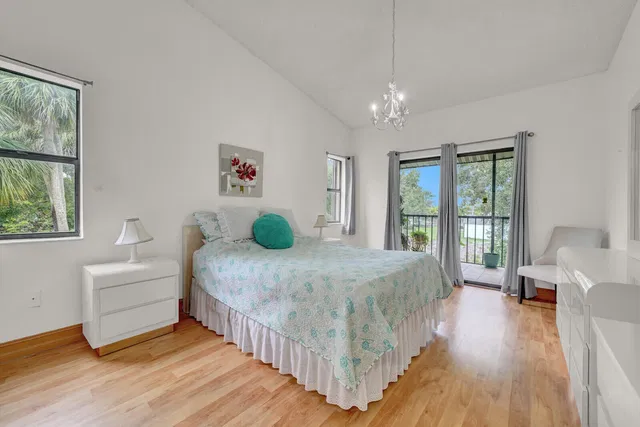 Unit 821 photo 16