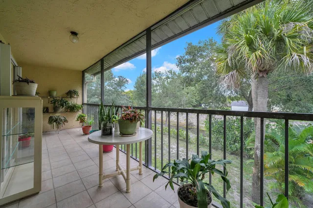Unit 821 photo 21