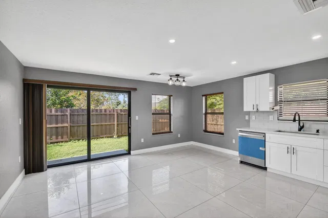 Residence photo 14