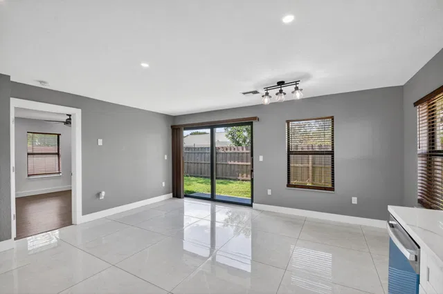 Residence photo 16