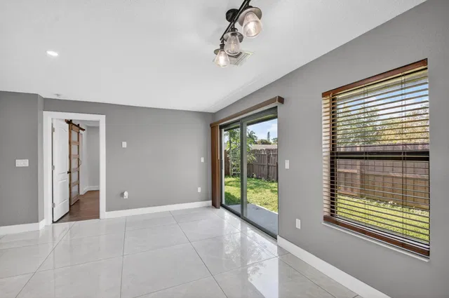Residence photo 17