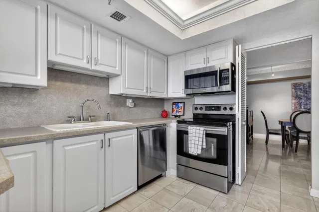 Consulate Place Unit 1705 photo 19