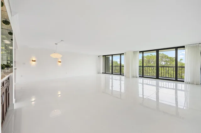 Unit 505 photo 2