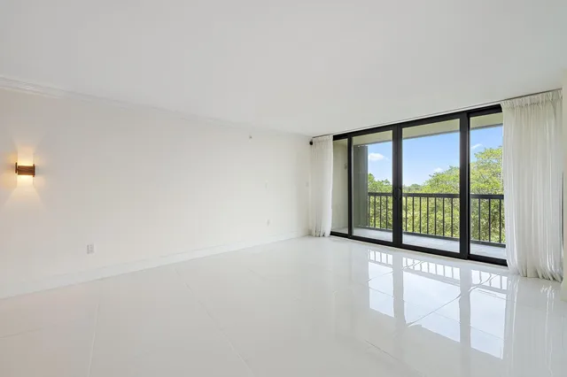 Unit 505 photo 5
