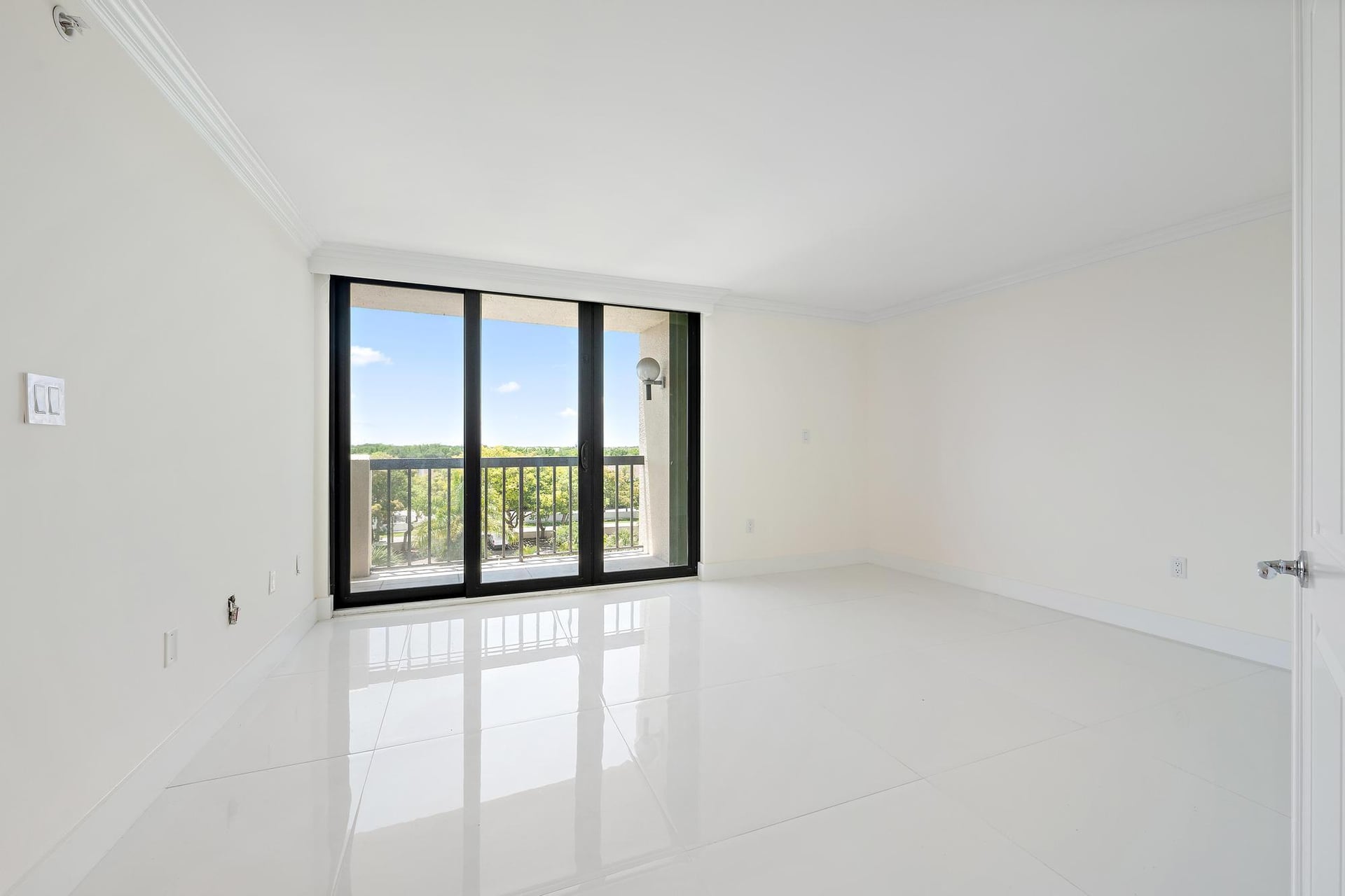 Unit 505 photo 11