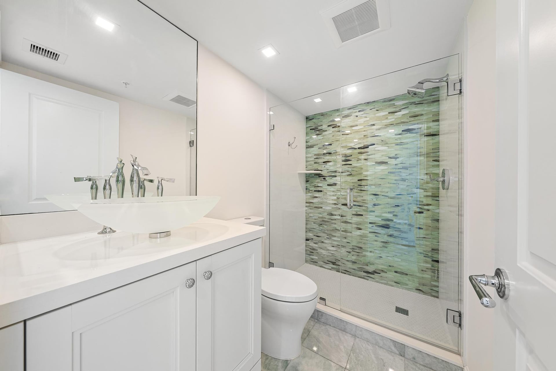 Unit 505 photo 12