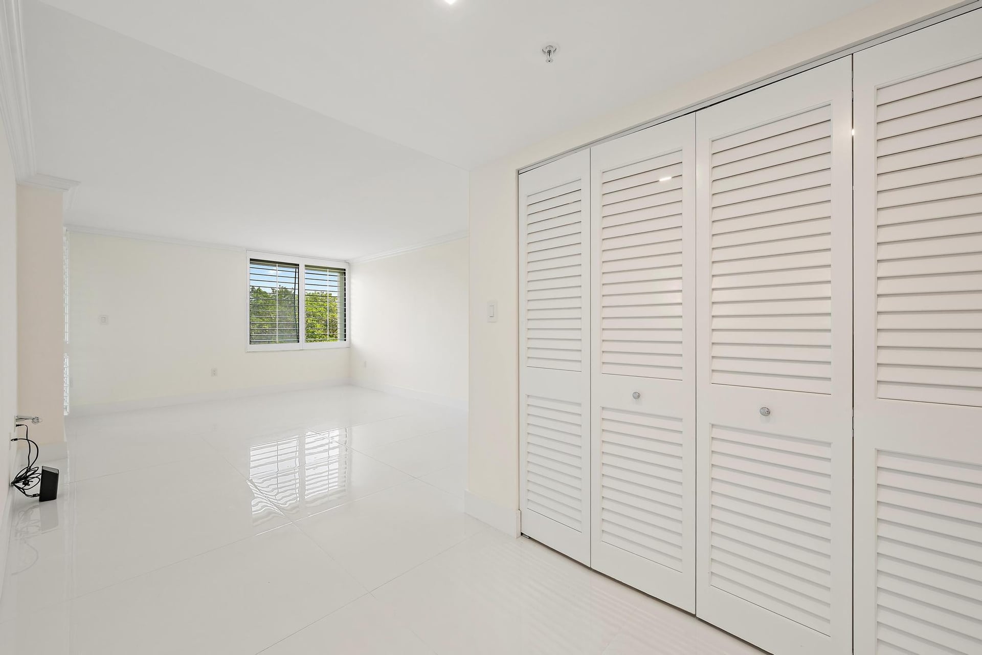 Unit 505 photo 15