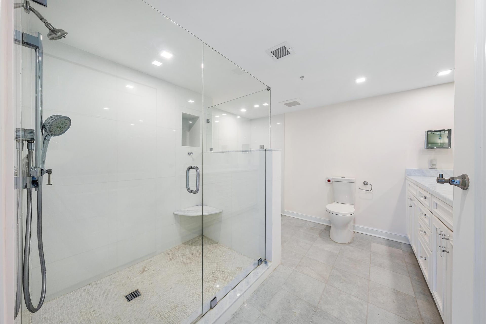 Unit 505 photo 17