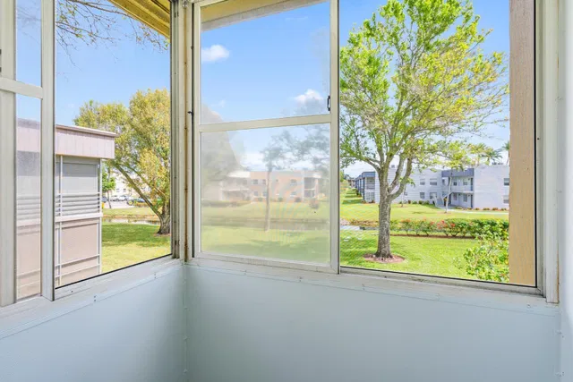 Residence photo 16