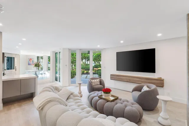 Mizner Court Unit 106 photo 6