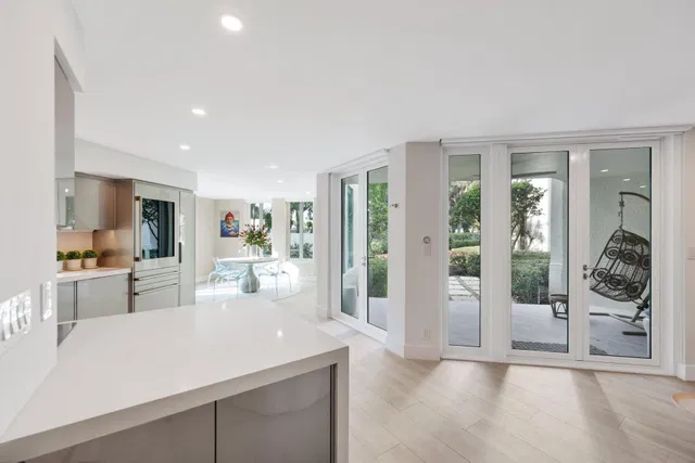 Mizner Court Unit 106 photo 7