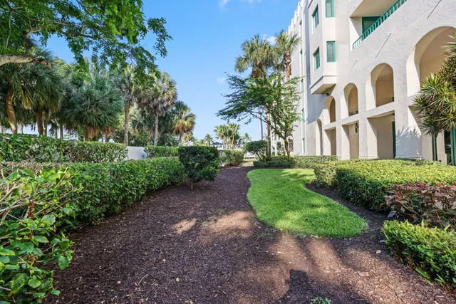 Mizner Court Unit 106 photo 47