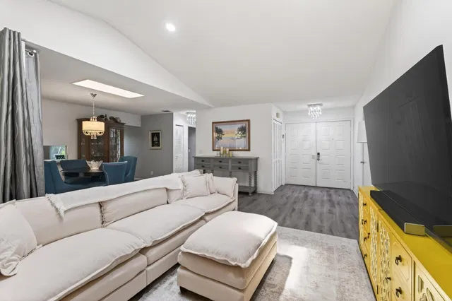 Eastpointe Country Club Residence photo 14