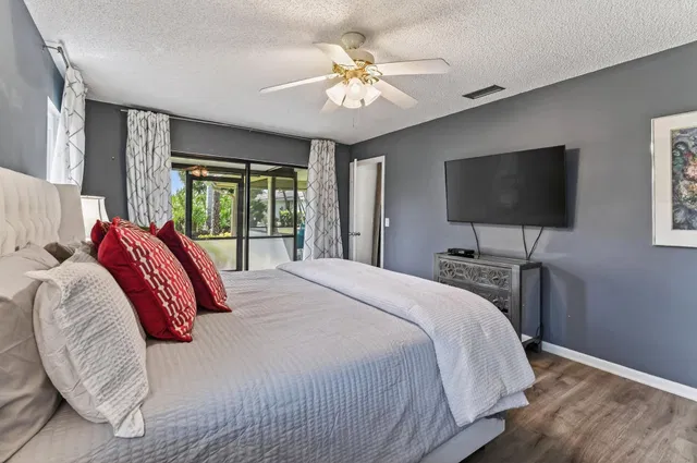 Eastpointe Country Club Residence photo 25