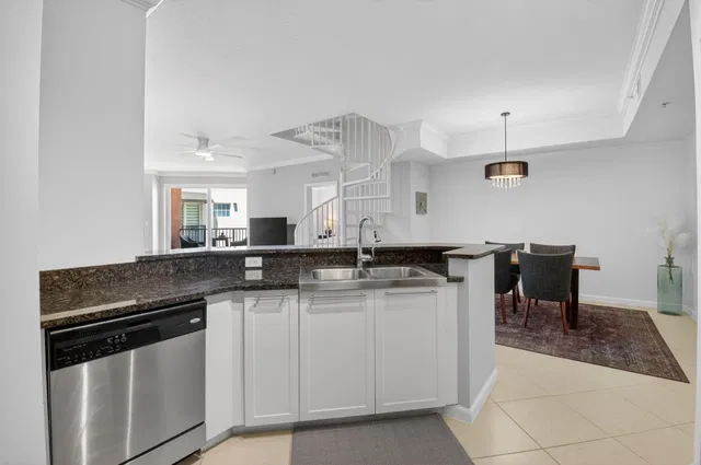 The Astor Residence photo 19
