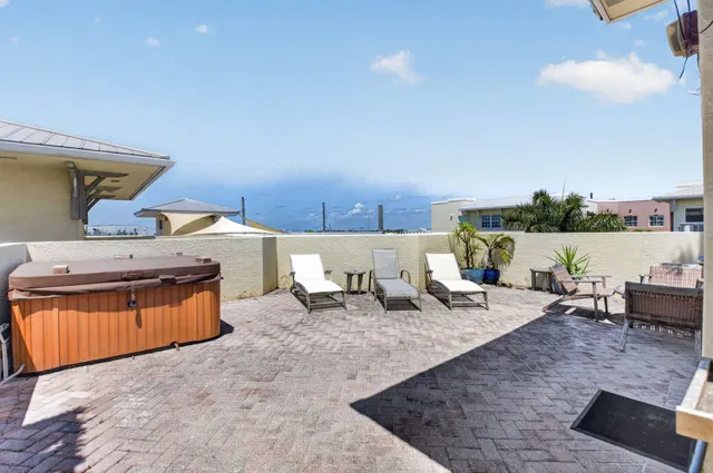 The Astor Residence photo 31