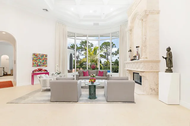 Residence photo 3