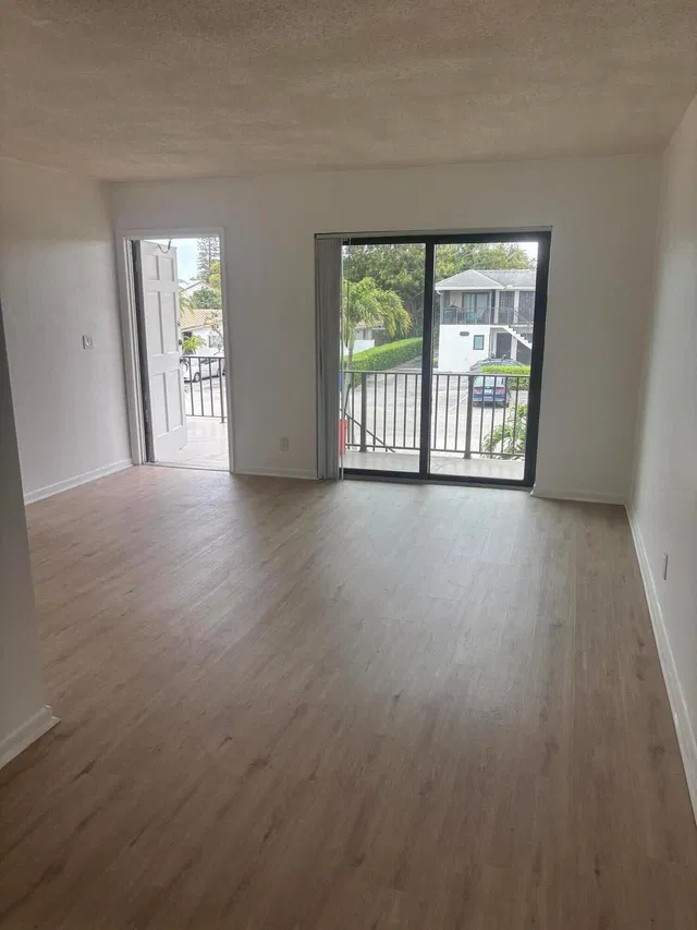 Residence photo 3