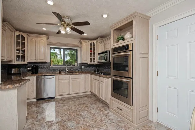 Residence photo 25
