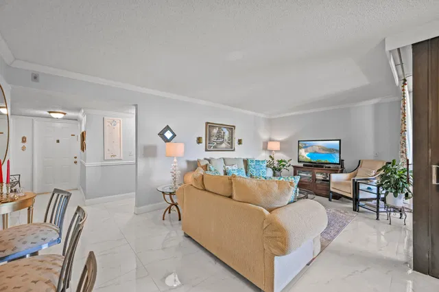 Unit 6509 photo 9