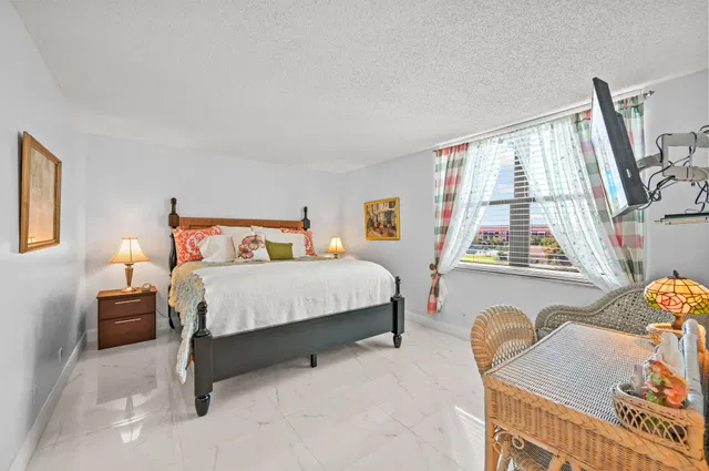 Unit 6509 photo 11