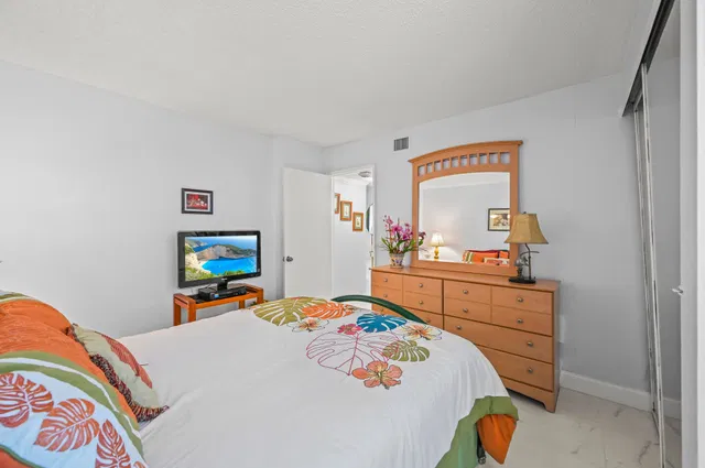 Unit 6509 photo 17