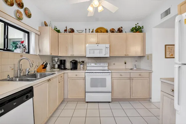 Residence photo 17