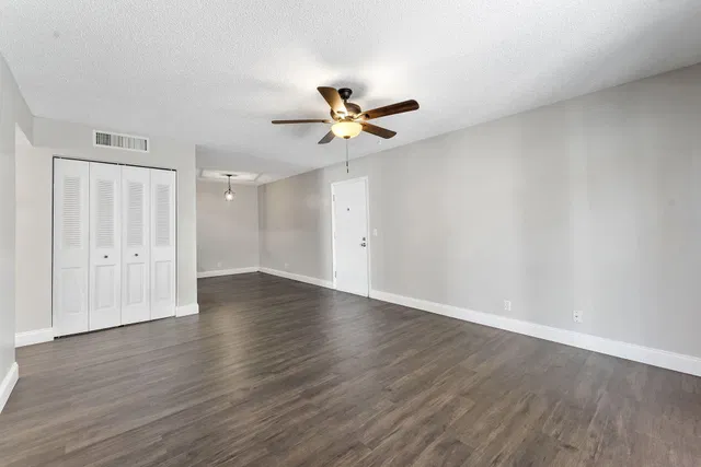 Unit C19 photo 4