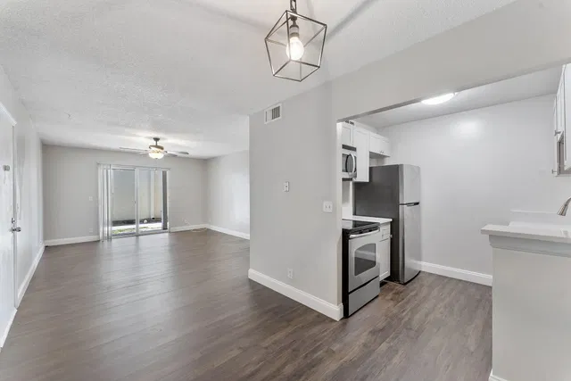 Unit C19 photo 6