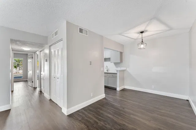 Unit C19 photo 7
