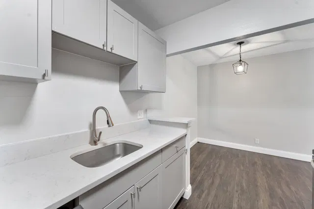 Unit C19 photo 10