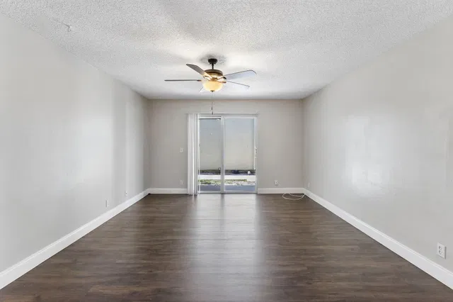 Unit C19 photo 12