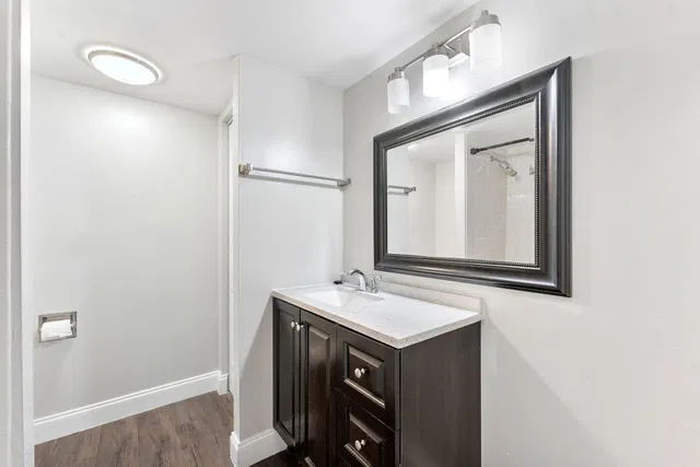 Unit C19 photo 17