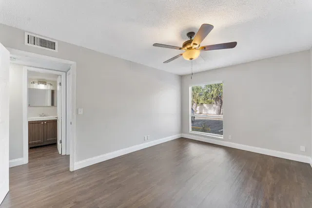 Unit C19 photo 19