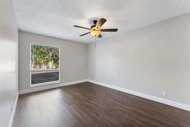 Unit C19 photo 20