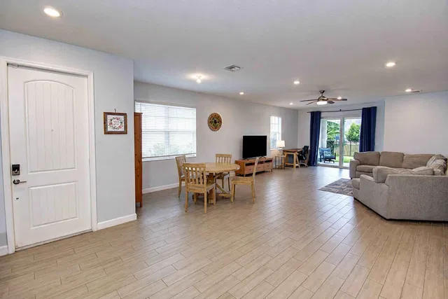  Residence photo 4
