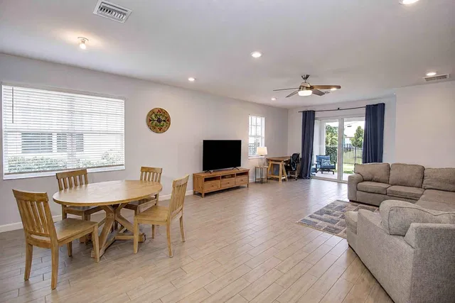  Residence photo 5