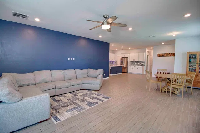  Residence photo 7